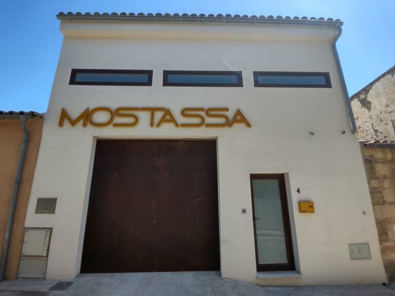 façana espai mostassa entrenament de circ a mallorca